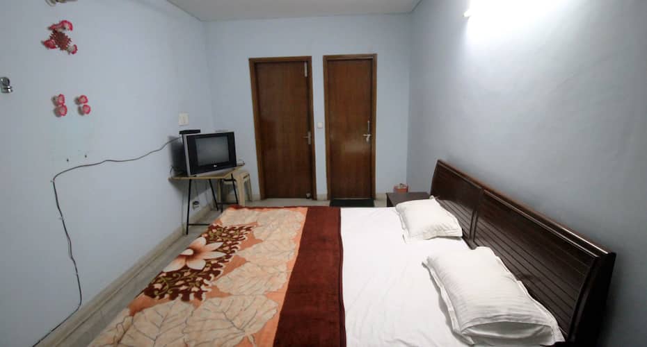 TG Stays Safdurjung Enclave 3, New Delhi 4